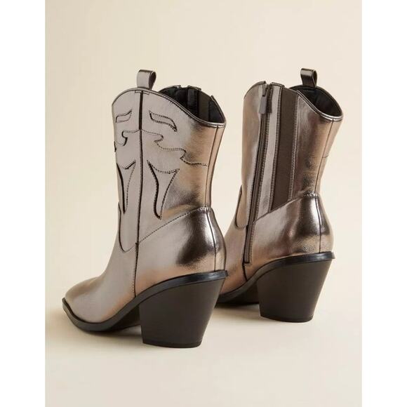 Torrid Western Pull On Silver Bootie Size 7WW Cowgirl - Picture 5 of 7
